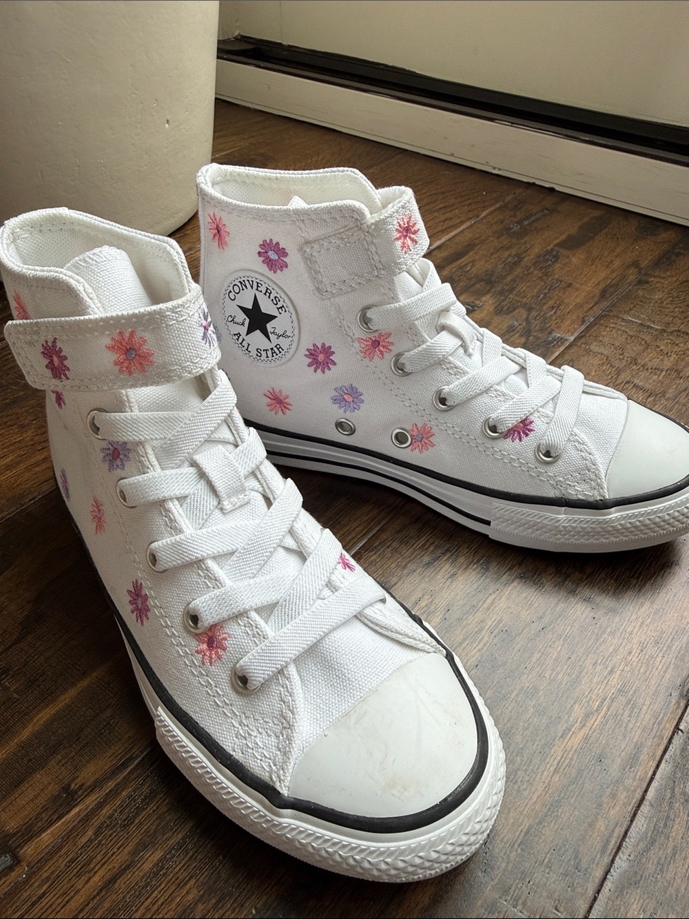 Converse Chuck Taylor, All-Star floral high top kids sneakers size 1.5